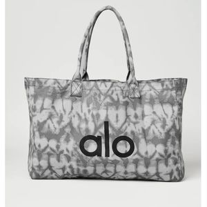 NWT ALO Yoga Shopper Tote tie-dye